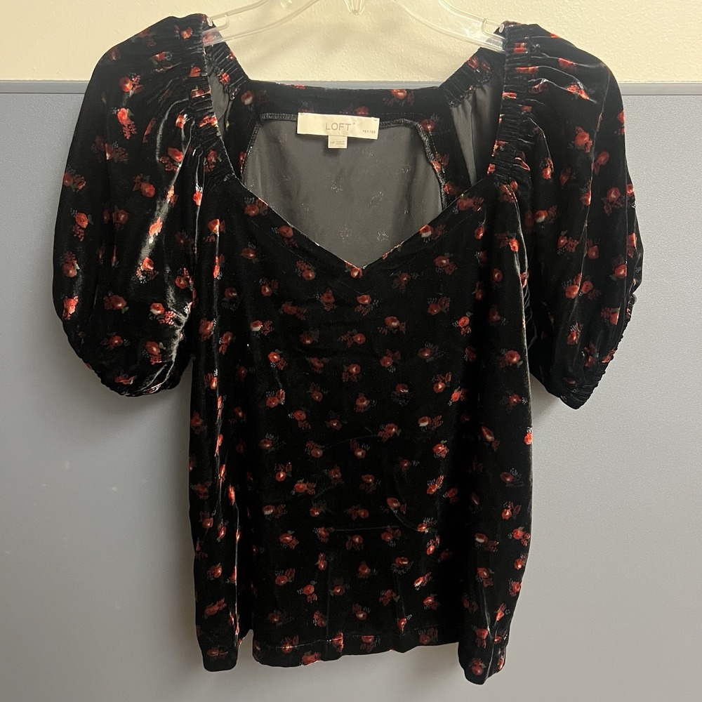 Loft Velour Floral Top Puff Sleeve Black Red Floral Medium Petite Women's